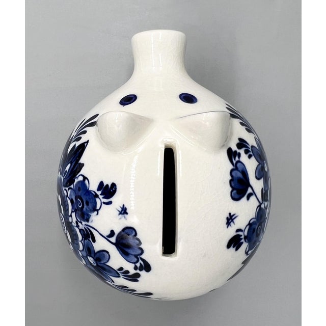 AK Dutch Delftware Vintage Blue and White Delft Style Floral Ceramic Piggy Bank – Dutch Colonial, Folk Art For Sale - Image 4 of 9
