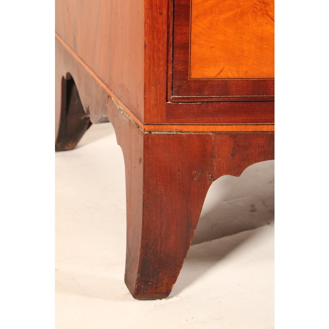 American Federal Feathered Birch and Mahogany Bow Front Chest of Drawers For Sale - Image 10 of 12