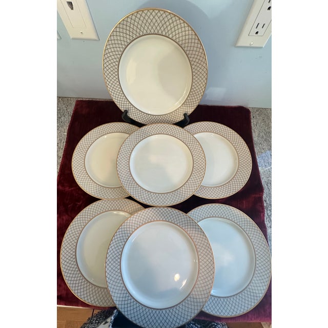 1970s Fitz and Floyd "Dynasty" Dinner Plates, 7 For Sale In New York - Image 6 of 6