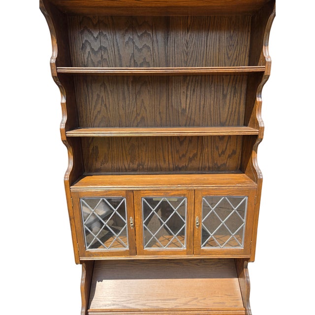 1980s 1980s Ethan Allan Charter Oak Jacobean Bookshelf Hutch China Cabinet Display Curio For Sale - Image 5 of 15