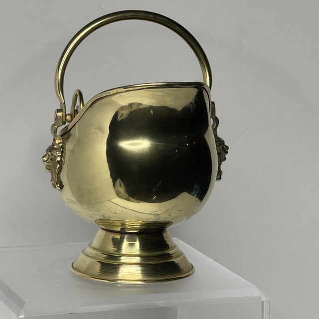 Early 20th Century Antique Brass Coal Scuttle With Blue and White Ceramic Delft Style Handle For Sale - Image 5 of 11