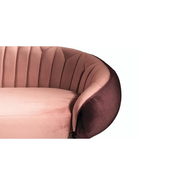 A synonyms of the man‘s eccentricity and a magnificent architectural style, Jal Mahal sofa, will add a touch of classicism...