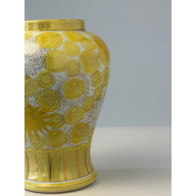 Mid-Century Modern Mid-Century Asian Modern Floral Yellow & White Hand-Painted Porcelain Ginger Jar Vase For Sale - Image 3 of 6