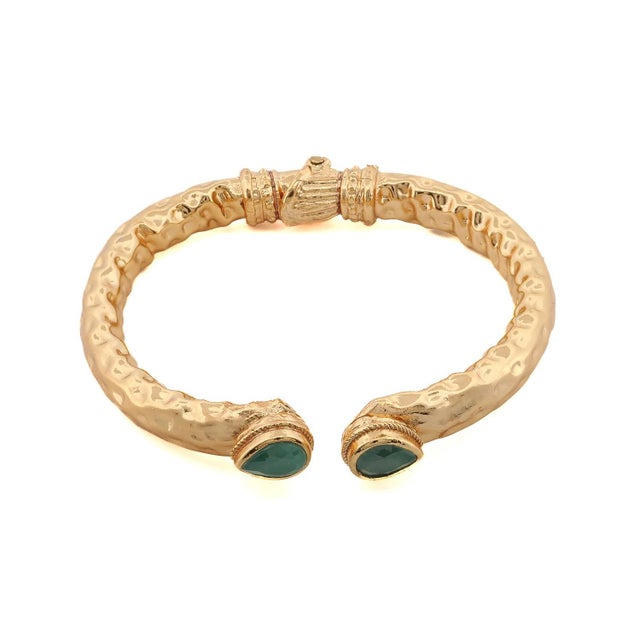 Metal Cleopatra Emerald Stone & Gold Cuff Chunky Bracelet For Sale - Image 7 of 7