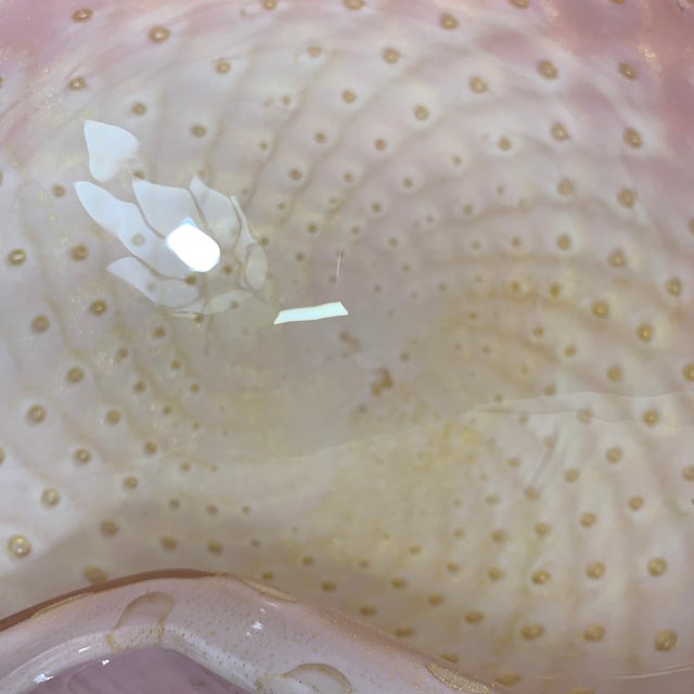 Large Mid-20th Century Modern Alfredo Barbini Murano Pink & Gold Bullicante Art Glass Bowl For Sale In Chicago - Image 6 of 9