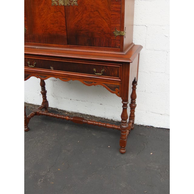 Early 20th Century Chippendale Early 1920s Tall China Cabinet Cupboard With Brass Accent 6453 For Sale - Image 5 of 18