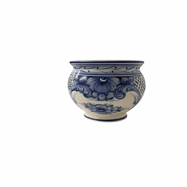 Vintage 2980s blue and white cachepot. Made in Portugal. Measures 6” diameter x 4” h.