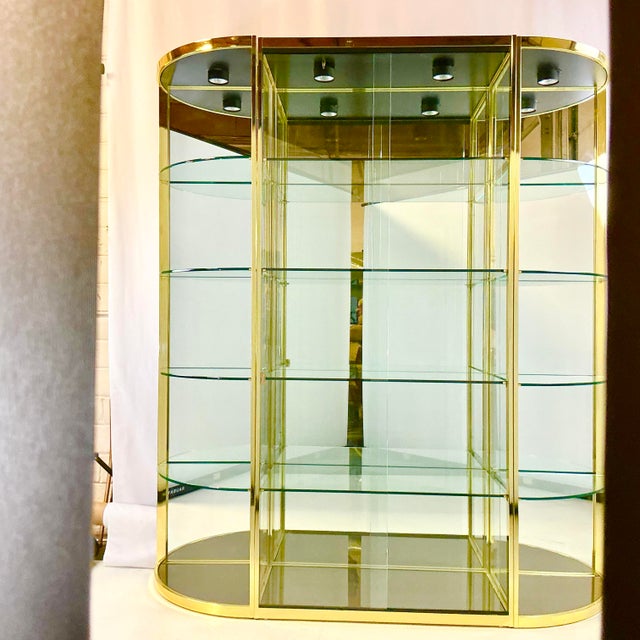1980s Vintage Hollywood Regency Boho Chic Large Brass & Glass Display Cabinet - 3 Piece Unit. For Sale - Image 9 of 17