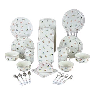 Vintage Villeroy & Boch "Petite Fleur" Porcelain Al Fresco Bistro & Luncheon Set - 25 Pieces For Sale
