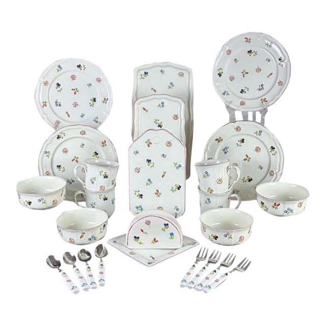 Vintage Villeroy & Boch "Petite Fleur" Porcelain Al Fresco Bistro & Luncheon Set - 25 Pieces For Sale