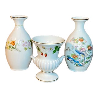 Vintage Wedgwood Vase Urn Bone China England- Set of 3 For Sale