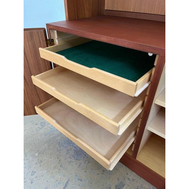 Teak Display Cabinet with Sliding Doors from Hundevad For Sale - Image 9 of 11