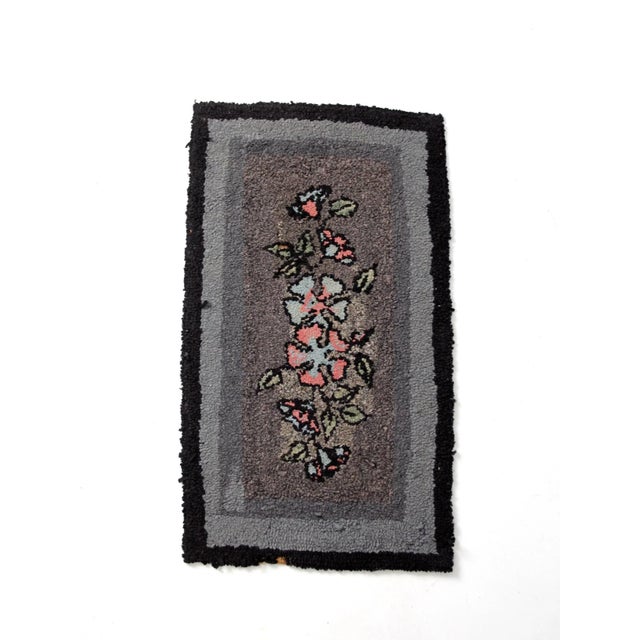 Early 20th Century Antique Hooked Floral Accent Rug For Sale - Image 5 of 7
