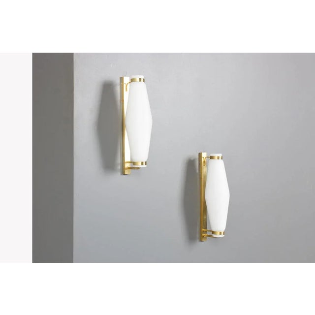 Elegant and emblematic of post-war Italian design, this pair of wall lights edited by Stilnovo combines brass and opaline...