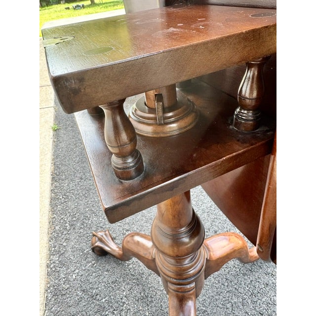 American Vintage Kittinger Colonial Williamsburg Cw 70 Mahogany Chippendale Style Birdcage Tilt Table For Sale - Image 3 of 10