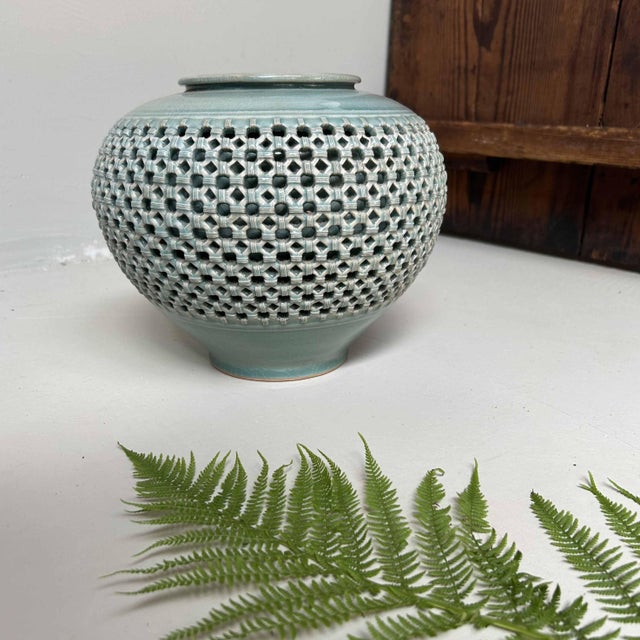 Shôwa Ceramic Tsuyoshi Celadon Ikebana Flower Vase, Japan
