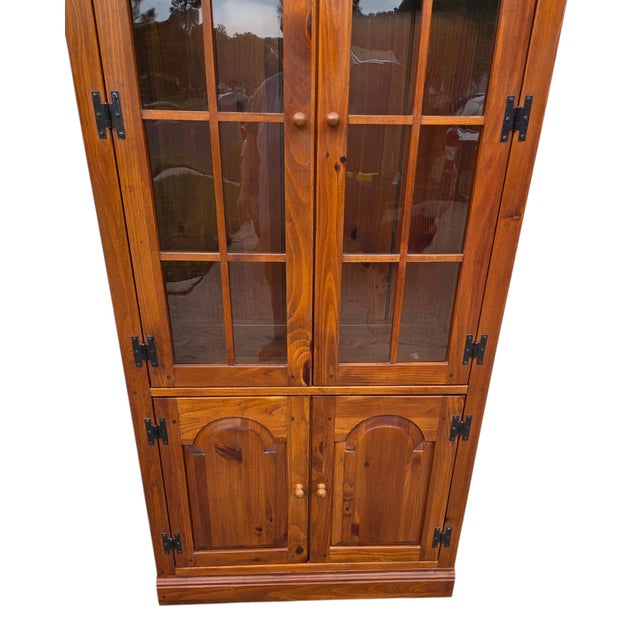 1990s Ethan Allen Country Craftsman Hutch China Cabinet Shelf Display Knotty Pine For Sale - Image 5 of 12