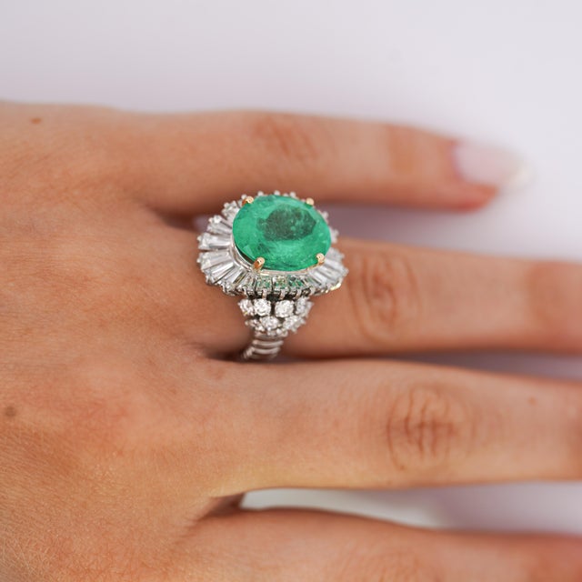 Modern 1990s 6.8 Carat Oval Cut Colombian Emerald and Diamond Platinum Ring, Size 4.5 For Sale - Image 3 of 13