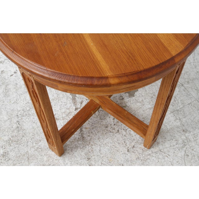Late 20th Century Late 20th Century Mission Oak Round Top Occasional Table W/ Carved Legs And X Base Stretch For Sale - Image 5 of 9