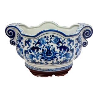 Large Chinoiserie Bombay Blue and White Ceramic Cachepot With Stand For Sale