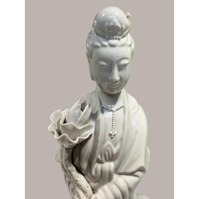 Ceramic Vintage Wai Ming Hong Kong Blanc De Chine Porcelain Guanyin Lotus Statue 14" For Sale - Image 7 of 15