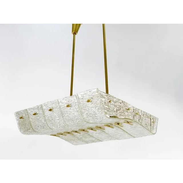 White Large Austrian Chandelier in Brass and Textured Glass by J. T. Kalmar for Kalmar, 1950s For Sale - Image 8 of 11