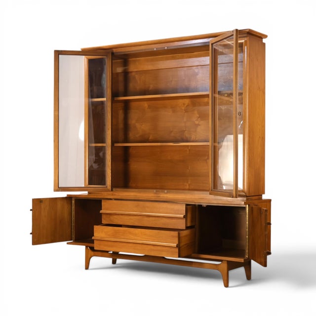 Young Manufacturing Concave Vintage Mid Century Modern China Cabinet C. 1960s, Attributed For Sale - Image 13 of 13