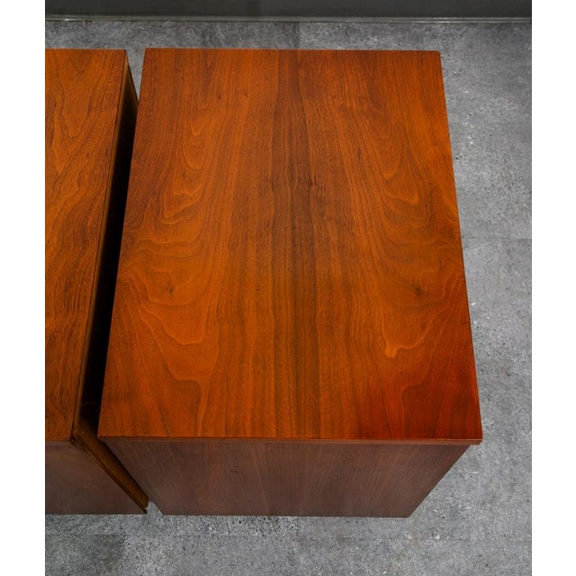 Mid Century Modern Nightstands End Side Tables Mainline by Hooker Drawers, Pair For Sale - Image 9 of 12