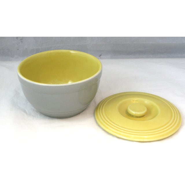 1930s Art Deco Hall Pottery Ceramic Lidded Refrigerator Dish Serving Bowl Gray & Yellow For Sale - Image 4 of 11
