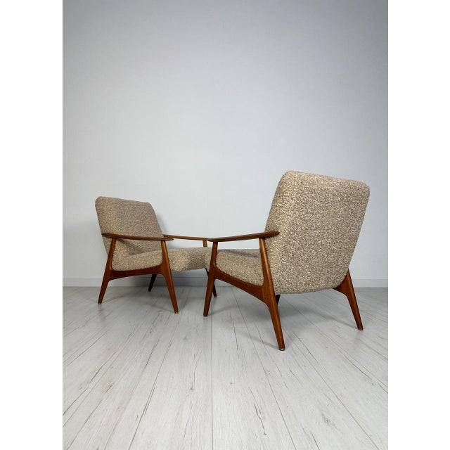 Beautiful vintage armchair original from the 1960s. Frame in teak with a neutral beige bouclé upholstery which has been...