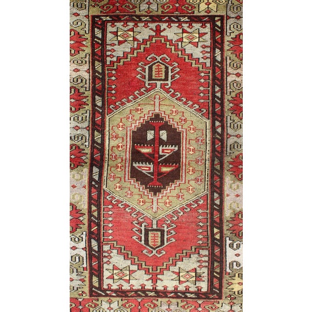 Vintage Turkish Oushak Rug With Geometric Tribal Medallion in Red and Green For Sale - Image 4 of 7