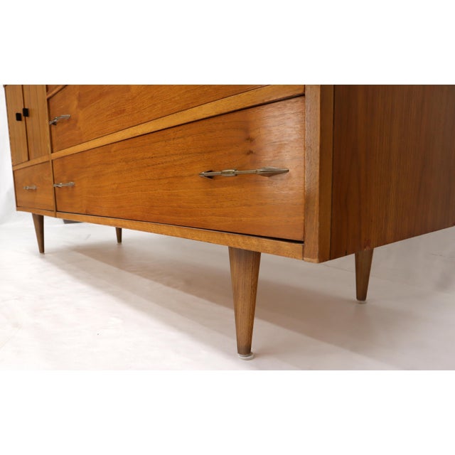 Walnut mid century modern two-part hutch credenza display cabinet glass doors For Sale - Image 16 of 16