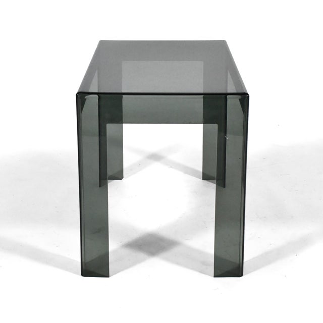Les Prismatiques 1970s Attributed to Les Prismatiques Smoked Lucite Side / End Table For Sale - Image 4 of 9