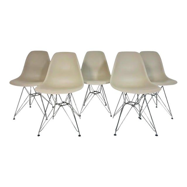 Set of Five Charles & Ray Eames Molded Shell Chairs for Herman Miller, Usa 2016 For Sale
