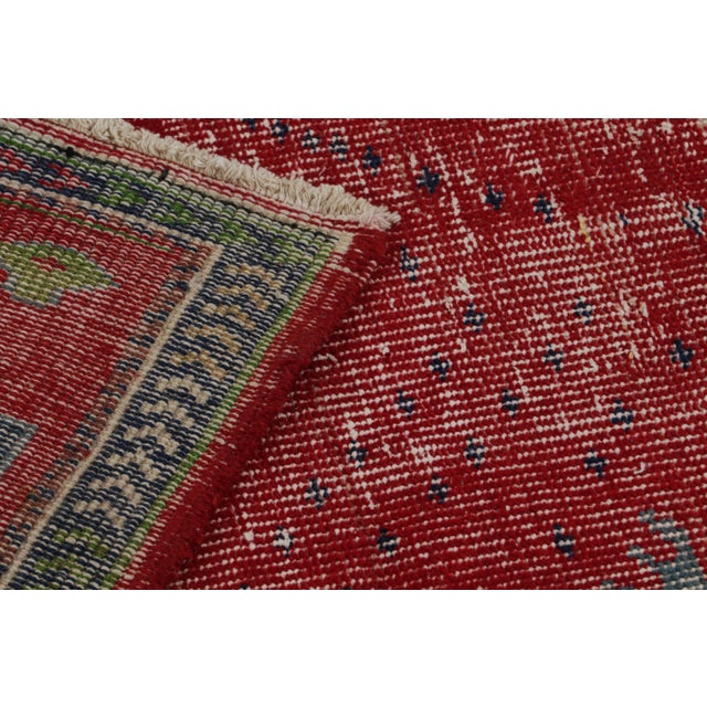 Textile 1950s Vintage Oushak Tribal Rug With Geometric Patterns For Sale - Image 7 of 7