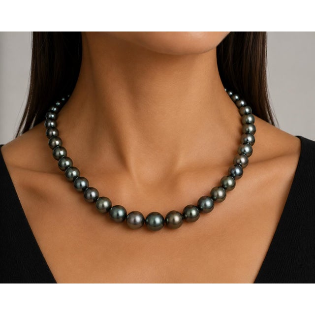 1990s Graduated Tahitian Black Pearl Necklace With Diamond Clasp For Sale - Image 11 of 11