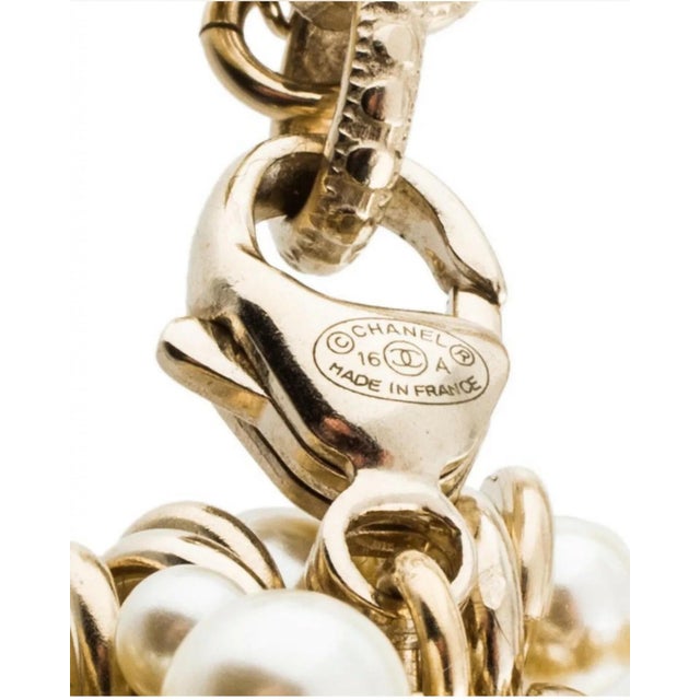 So rare & stunning & so CHANEL is this Pearl Bib Necklace from the 2016 runway collection (last 2 photos) The classic...