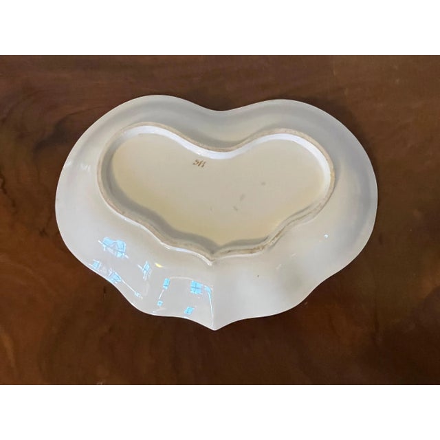 Antique Early 19th Century Derby Porcelain Kidney Shape Dish With Hand Painted Rose Border For Sale In New York - Image 6 of 9