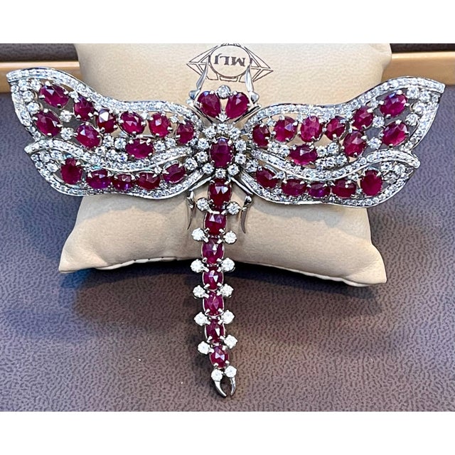 Natural 20 Ct Burma Ruby & 10 Ct Diamond Butterfly 18 Kt White Gold Pin/Brooch For Sale - Image 16 of 18