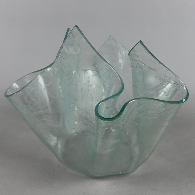 A design piece with a striking sculptural impact, capable of lending lightness and elegance to your spaces. This charming...