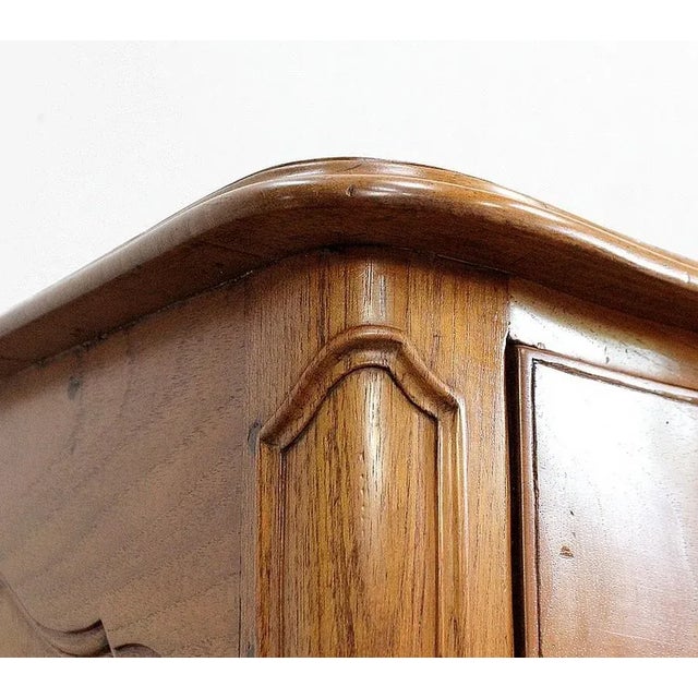 Louis XV Period Nantaise Dresser in Yellow Mahogany, 1700s For Sale - Image 15 of 18