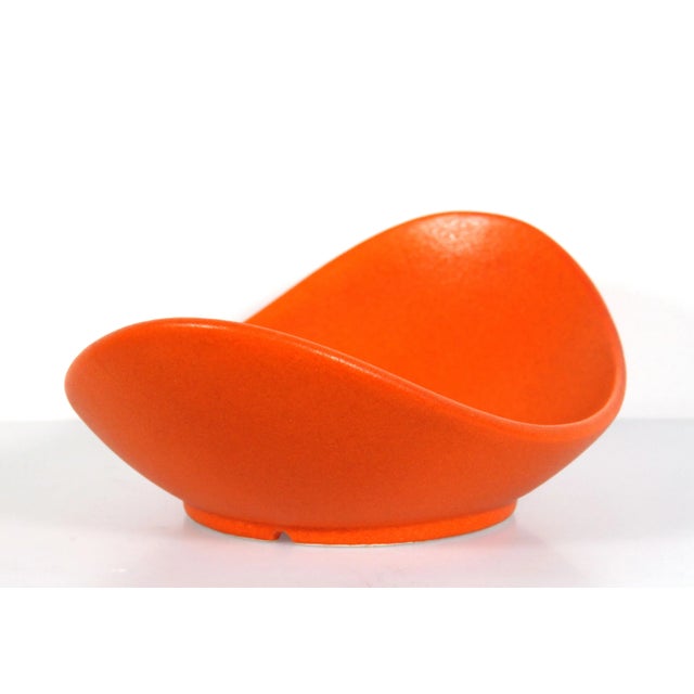 Orange Mid Century Modern Haeger Orange Curved Decorative Bowl / Centerpiece For Sale - Image 8 of 11