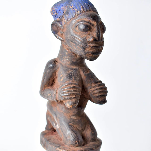 Wood Early 20th Century Yoruba Shango Figure Wand Kneeling Nigeria For Sale - Image 7 of 12