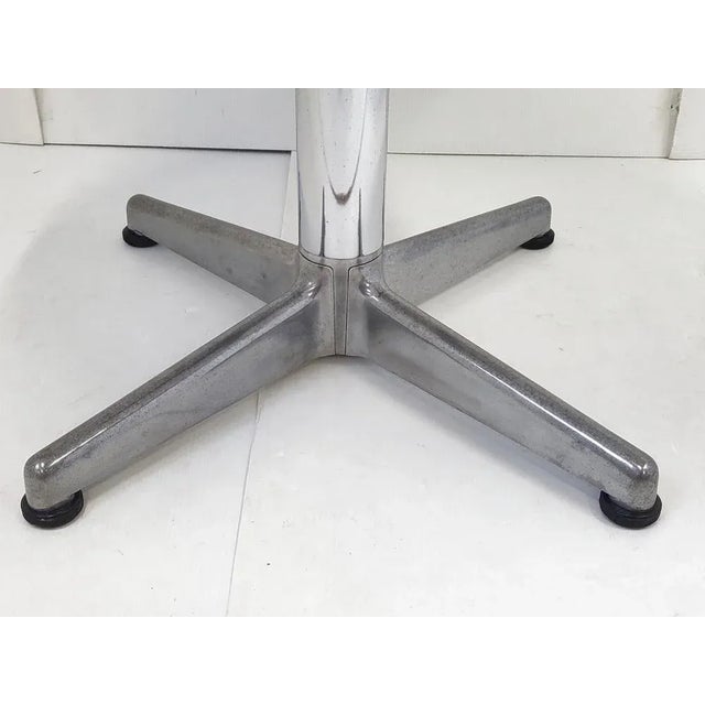 1960s Vintage Side Table in White Formica, Aluminium & Chome-Plated Steel, 1960s For Sale - Image 5 of 9