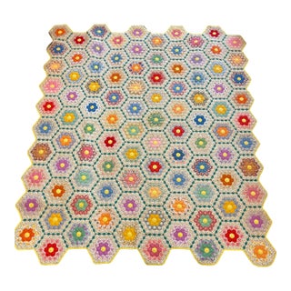 Vintage 1940's Flower Garden Honeycomb Quilt For Sale