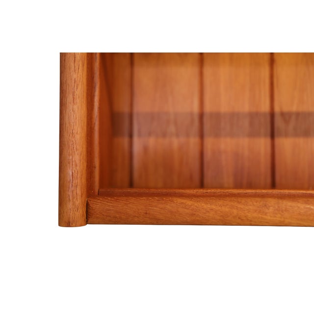 Brown Vintage Danish Illuminated Display Cabinet in Teak from Dyrlund, 1960s For Sale - Image 8 of 13