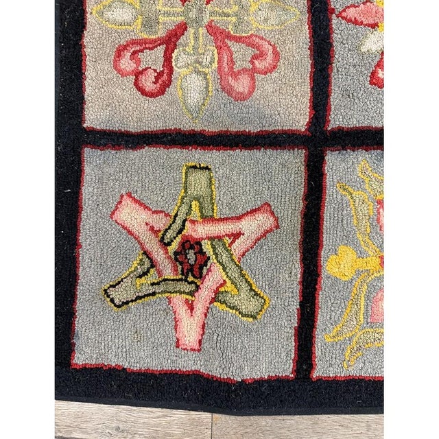 American 1880s Multi Antique Folk Art Geometric Americana Modern Hooked Knotted Wool Rug For Sale - Image 3 of 8