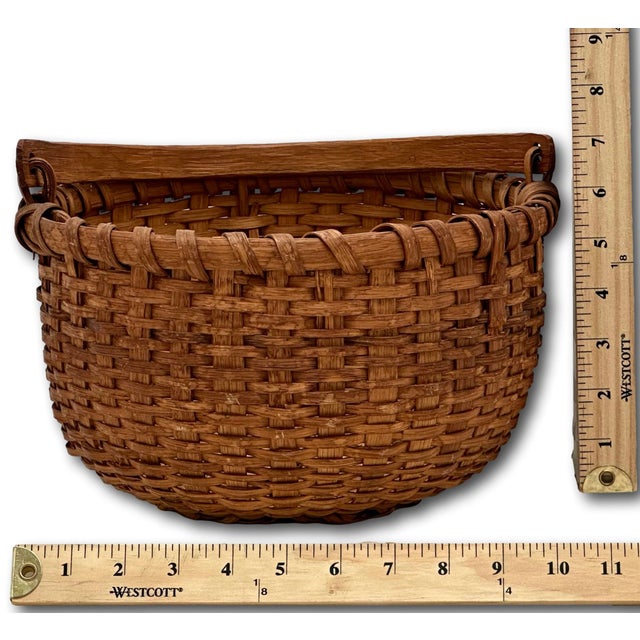 Antique Late 19th Century American Hand Woven Ash Wood Splint Swing Handle Carry Basket - Nice Color & Patina For Sale - Image 17 of 18