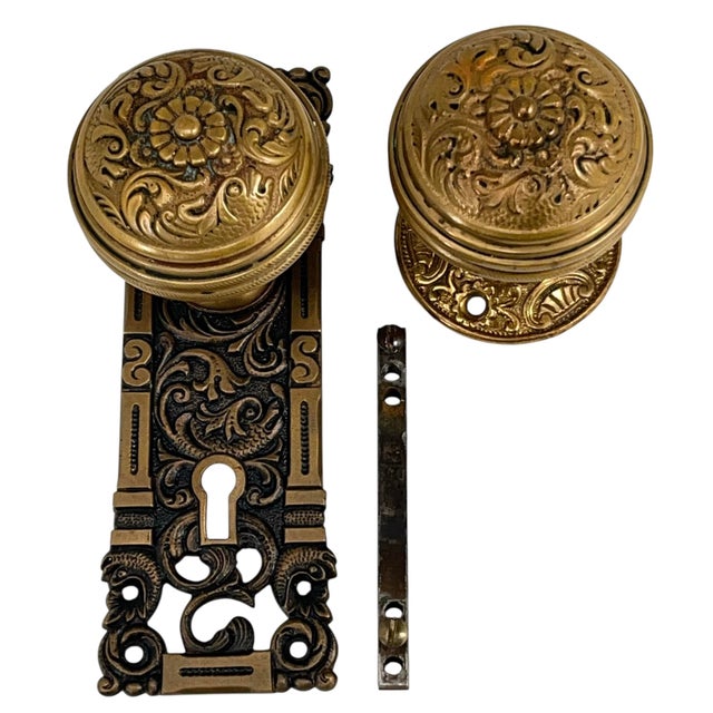 19th Century American Cast Bronze Door Knobs. A Set of 5 Pieces For Sale - Image 12 of 12