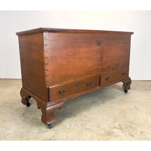 19th Century American Queen Anne Style Pine Blanket Chest Pennsylvania For Sale - Image 4 of 12